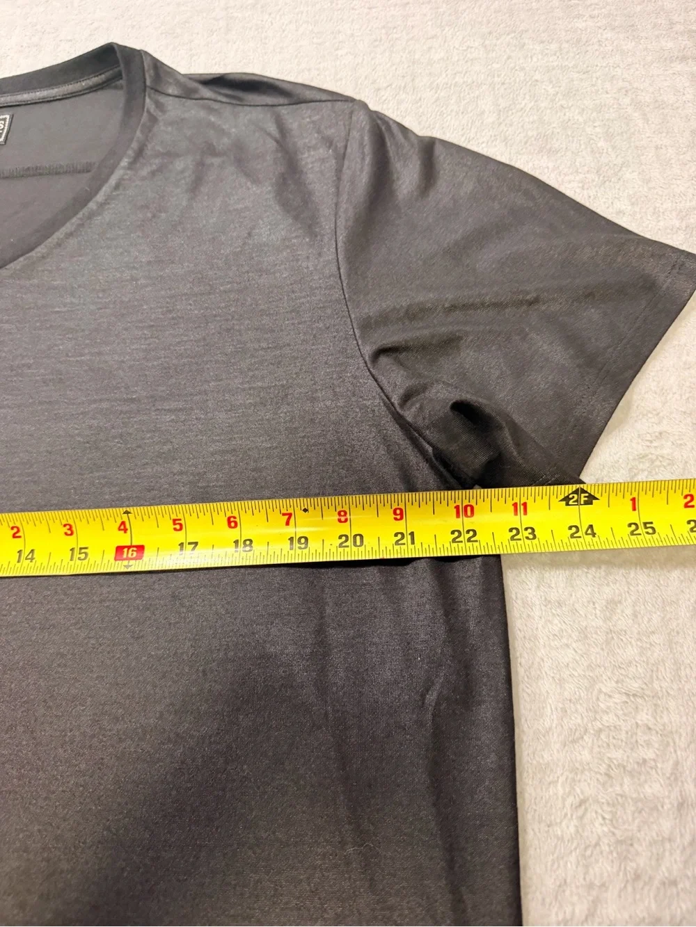 Guess Black V-Neck Slim Fit Tee XL Lightweight Polyester Shirt - Picture 4 of 10